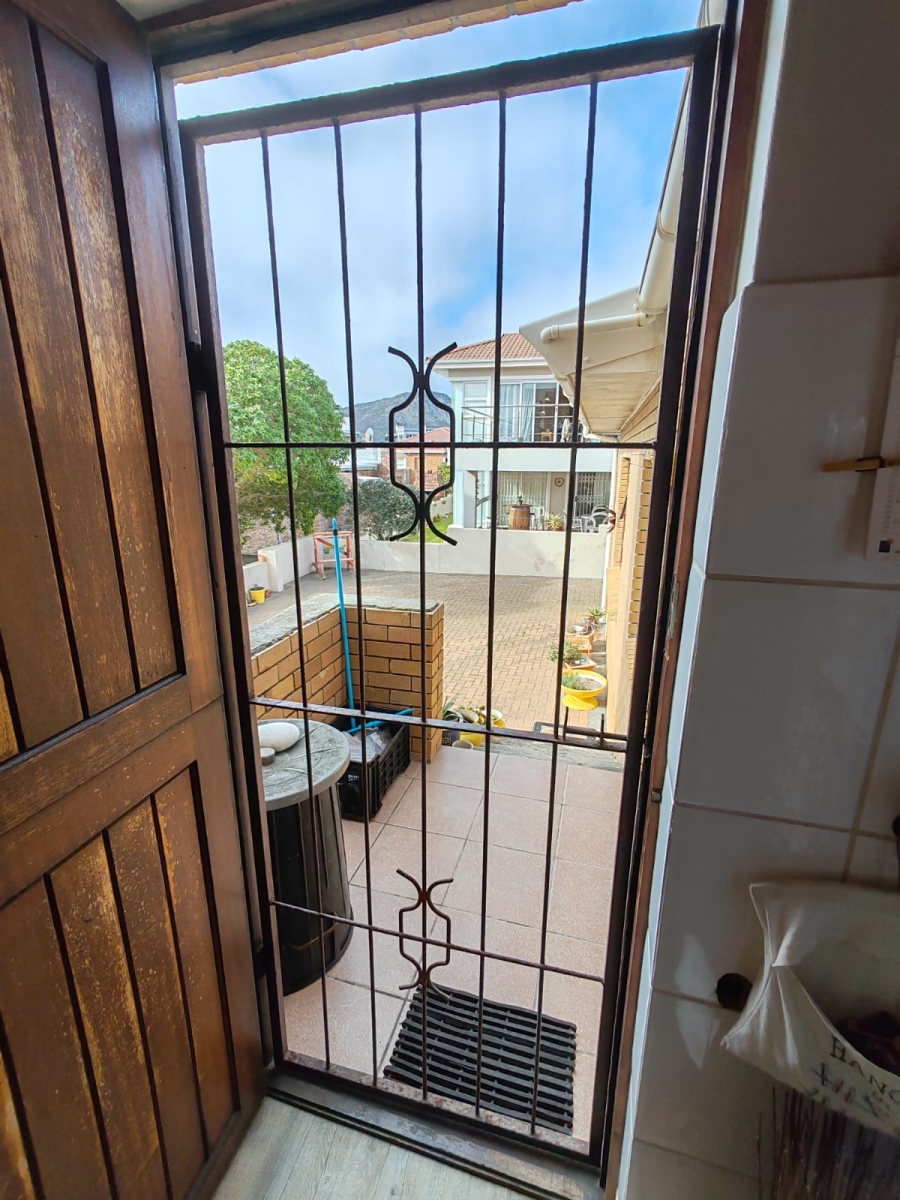 3 Bedroom Property for Sale in Perlemoenbaai Western Cape